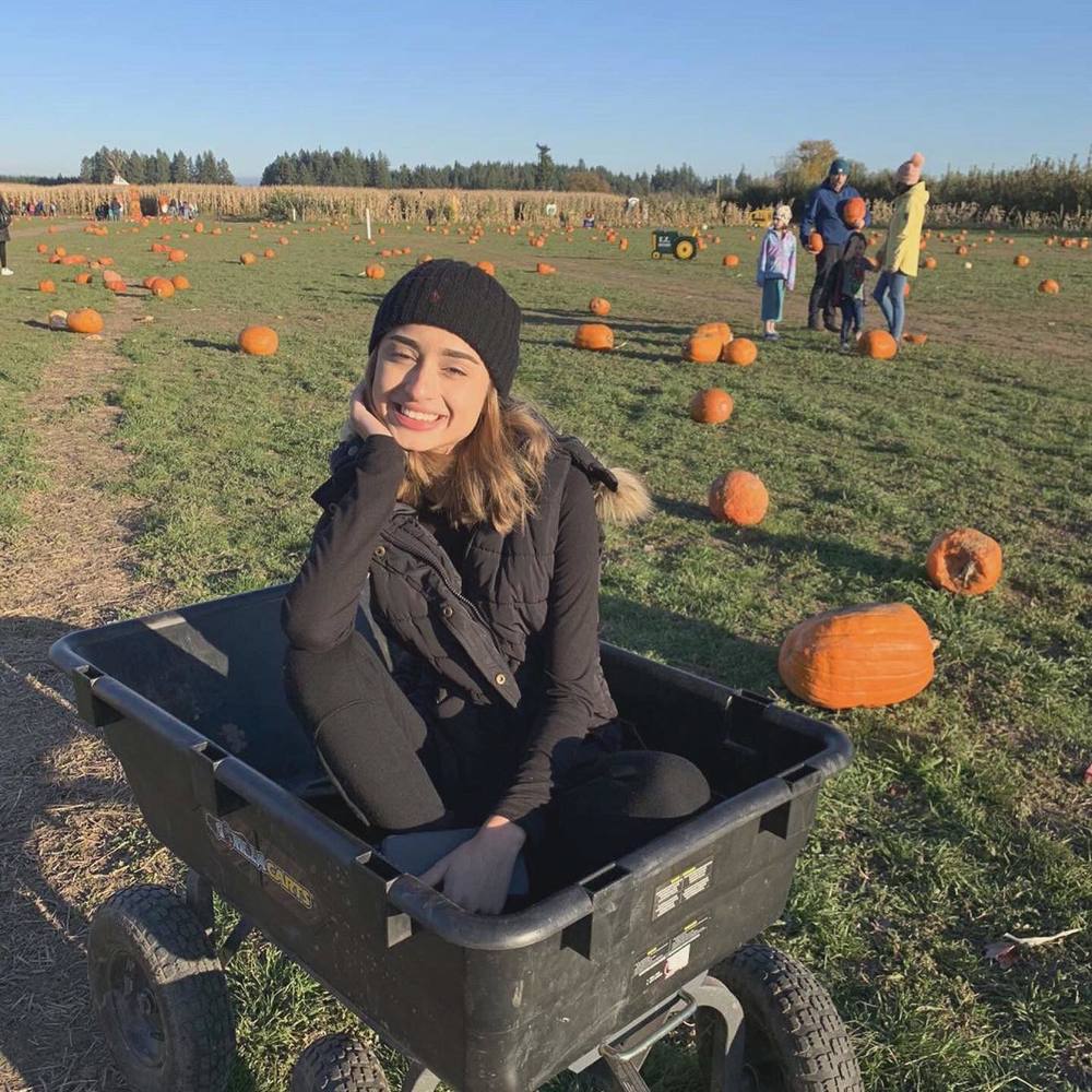 Meet your Posher, Sayuri monserrat